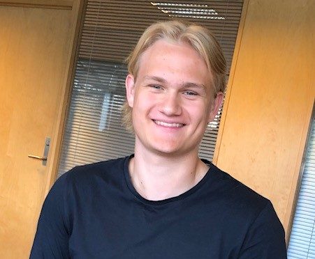 Lucas Loob Trygg til Färjestad BK J20 Super Elit